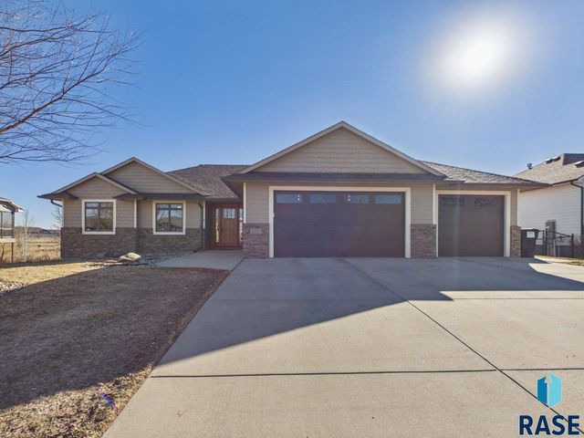 305 E 77th St Street, Sioux Falls, SD 57108
