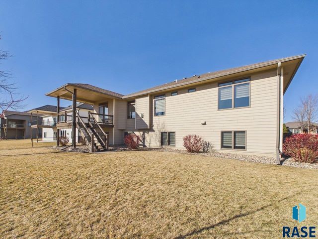 305 E 77th St Street, Sioux Falls, SD 57108