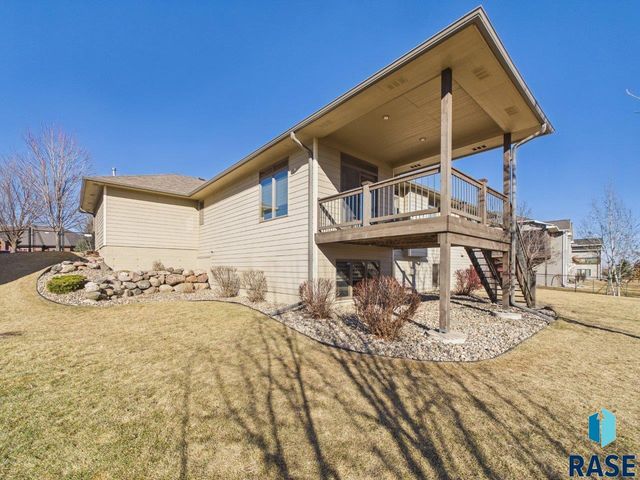 305 E 77th St Street, Sioux Falls, SD 57108