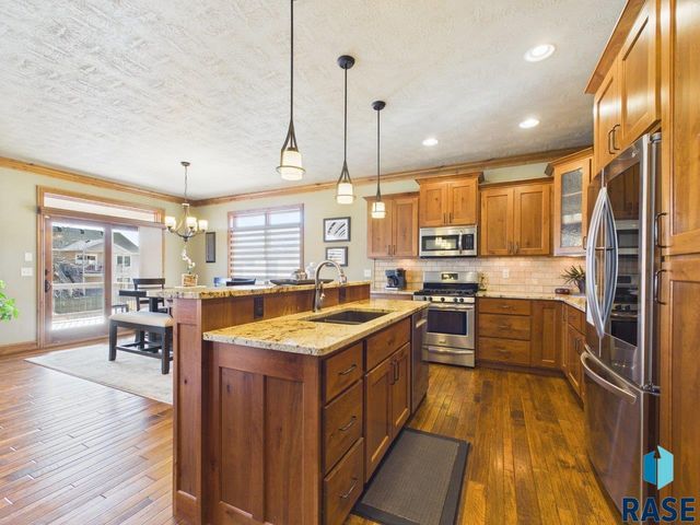 305 E 77th St Street, Sioux Falls, SD 57108