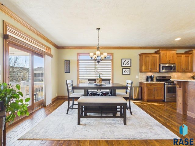 305 E 77th St Street, Sioux Falls, SD 57108