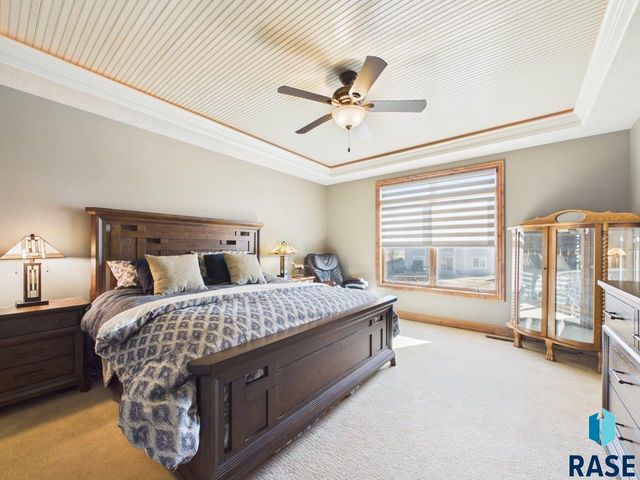 305 E 77th St Street, Sioux Falls, SD 57108