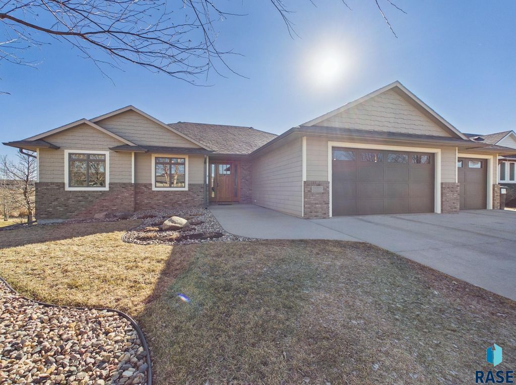 305 E 77th St Street, Sioux Falls, SD 57108