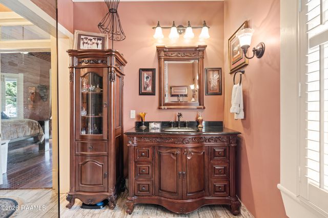 212 Old Market Street, St. Martinville, LA 70582