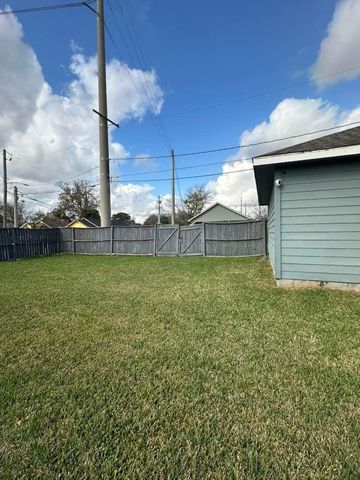 8404 Leander Street, Houston, TX 77012