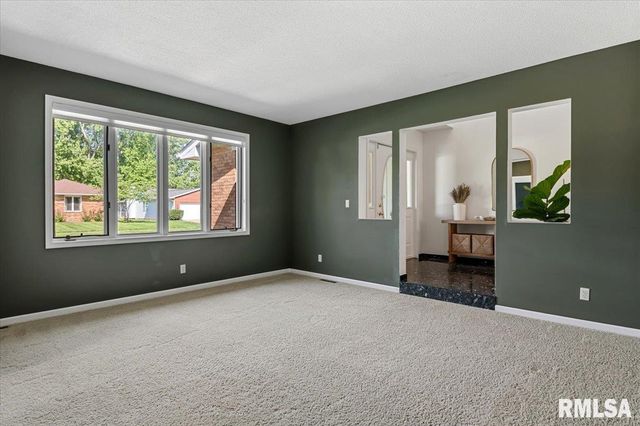 3212 Forsyth Drive, Springfield, IL 62704