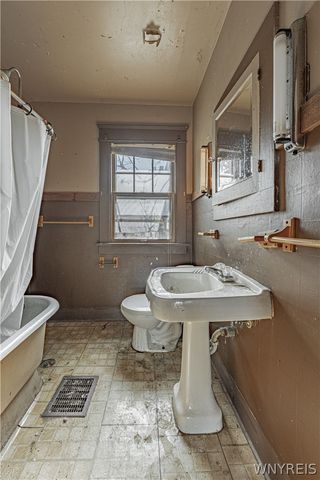 2204 Ontario Avenue, Niagara Falls, NY 14305