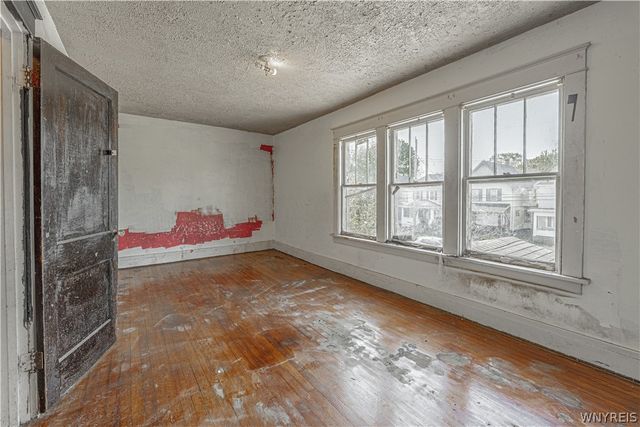 2204 Ontario Avenue, Niagara Falls, NY 14305