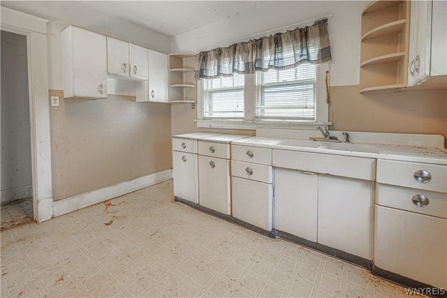 2204 Ontario Avenue, Niagara Falls, NY 14305
