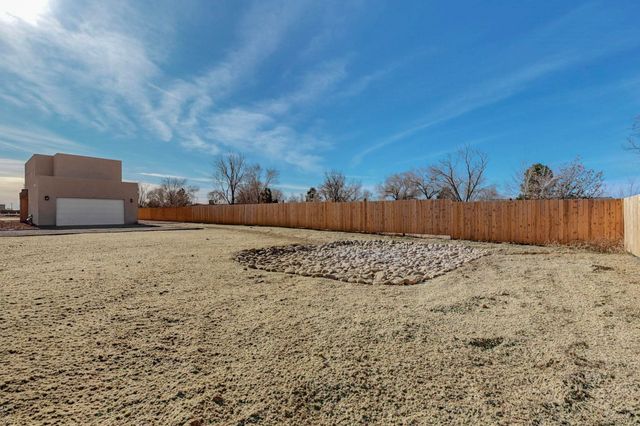 2822 Camino Mendoza, Santa Fe, NM 87507