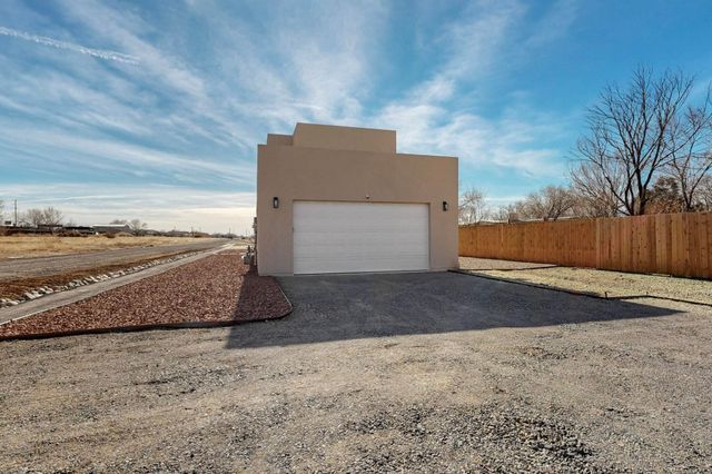 2822 Camino Mendoza, Santa Fe, NM 87507