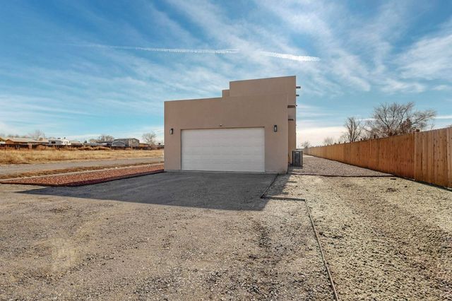 2822 Camino Mendoza, Santa Fe, NM 87507