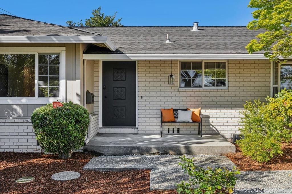 Image 3 of property listing at 13367 Kahala Court, Saratoga, CA 95070