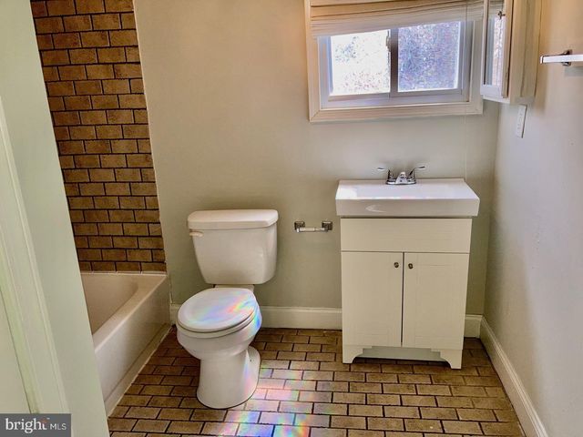 2014 TITAN ST, Philadelphia, PA 19146