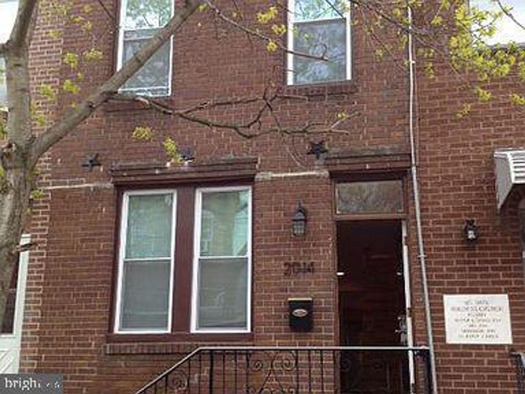 2014 TITAN ST, PHILADELPHIA, PA 19146 — photo 2