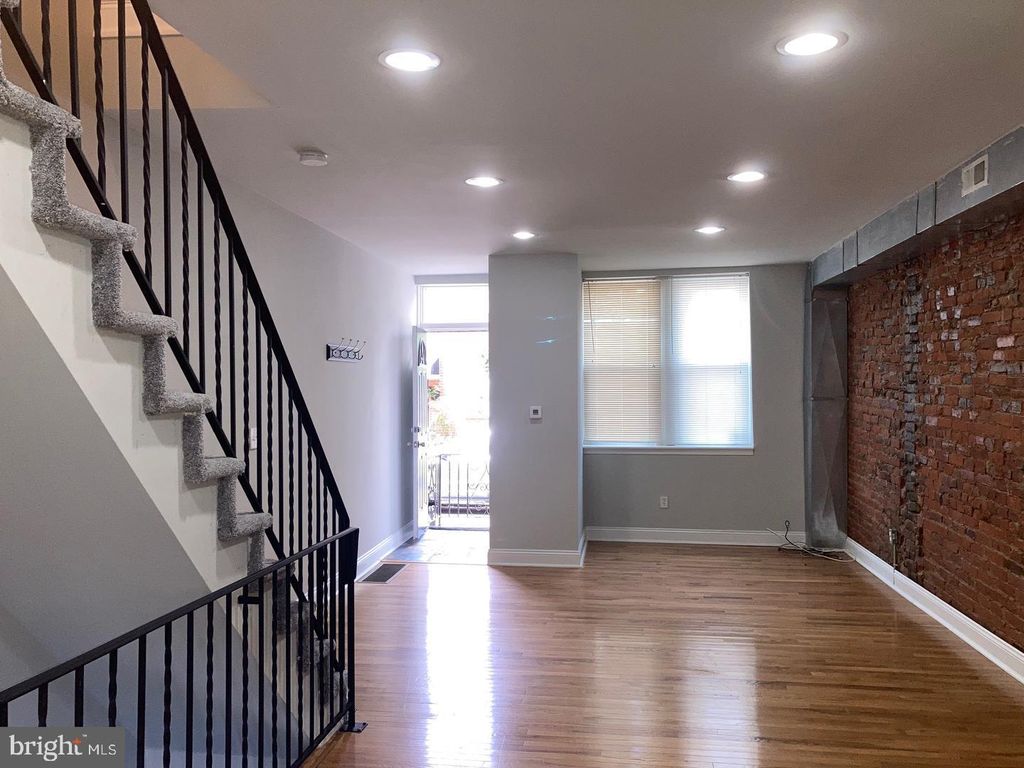 2014 TITAN ST, PHILADELPHIA, PA 19146 — photo 4