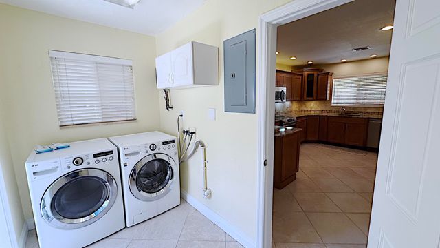 222 SE 2nd Terrace, Dania Beach, FL 33004