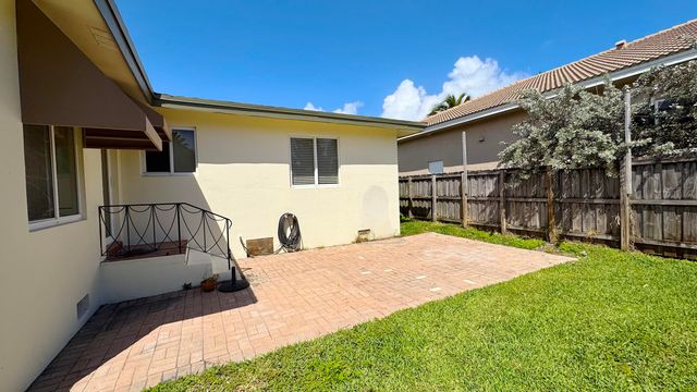 222 SE 2nd Terrace, Dania Beach, FL 33004