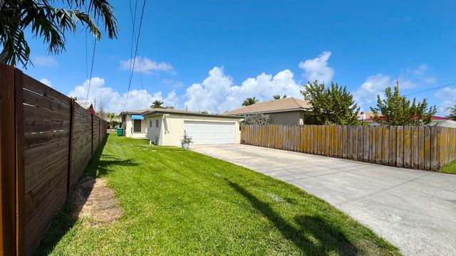222 SE 2nd Terrace, Dania Beach, FL 33004