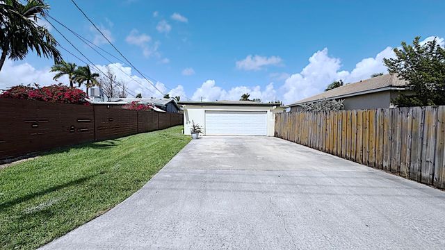 222 SE 2nd Terrace, Dania Beach, FL 33004