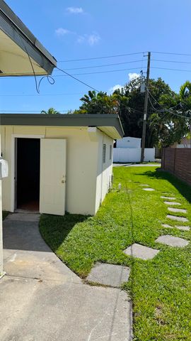 222 SE 2nd Terrace, Dania Beach, FL 33004
