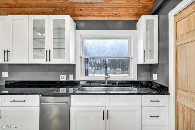 6847 State Route 303, Windham, OH 44288