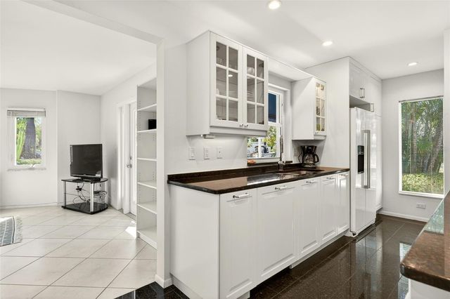 550 DE NARVAEZ DRIVE, Longboat Key, FL 34228