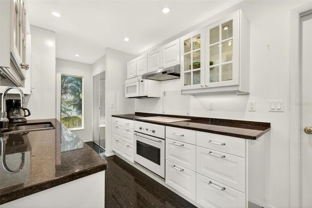 550 DE NARVAEZ DRIVE, Longboat Key, FL 34228