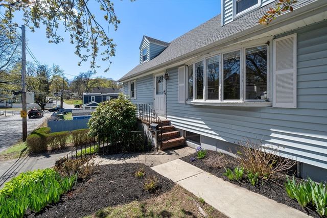 4 Spring Court, Woburn, MA 01801