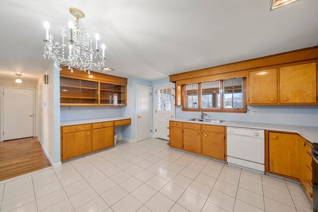 4 Spring Court, Woburn, MA 01801
