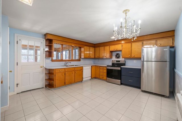 4 Spring Court, Woburn, MA 01801