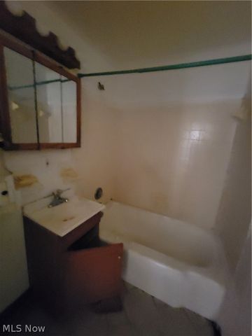 4189 Lee Road, Cleveland, OH 44128