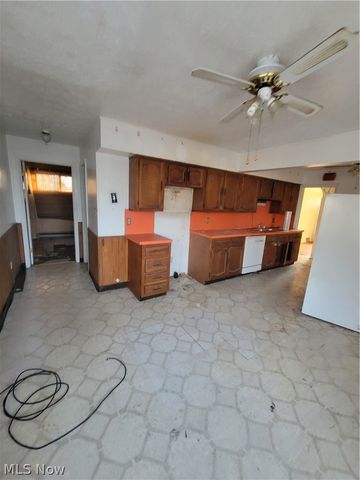 4189 Lee Road, Cleveland, OH 44128