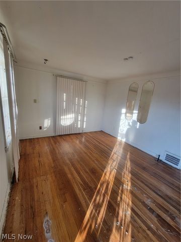 4189 Lee Road, Cleveland, OH 44128