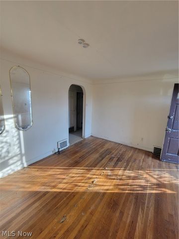 4189 Lee Road, Cleveland, OH 44128