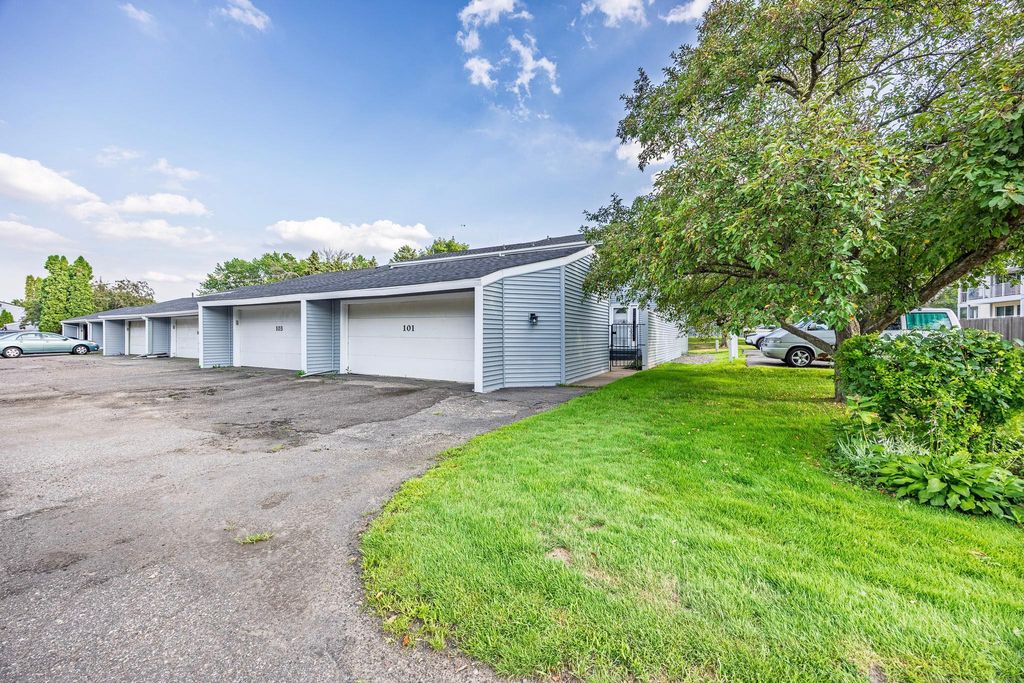 101 Canabury Court, Little Canada, MN 55117