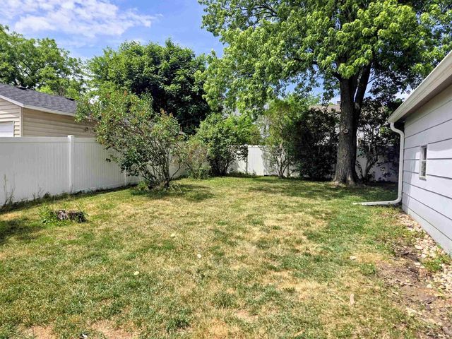 288 Riverside Street, Janesville, WI 53548