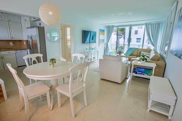 1043 Hillsboro Mile Hillsboro Mile 18c, Hillsboro Beach, FL 33062