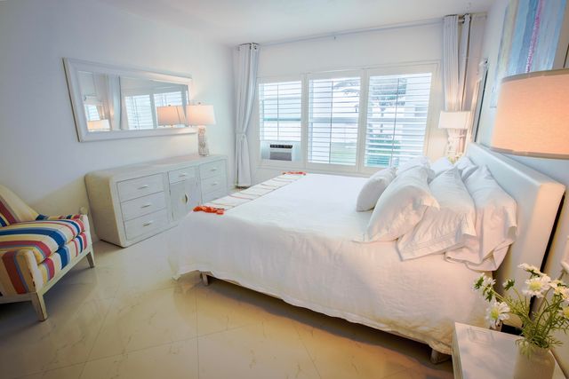 1043 Hillsboro Mile Hillsboro Mile 18c, Hillsboro Beach, FL 33062