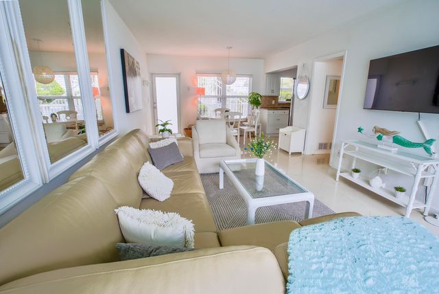 1043 Hillsboro Mile Hillsboro Mile 18c, Hillsboro Beach, FL 33062