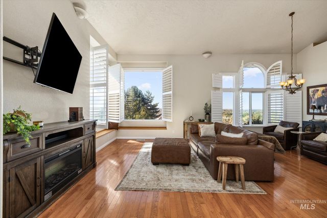 6491 N Hillsboro Pl, Boise, ID 83703