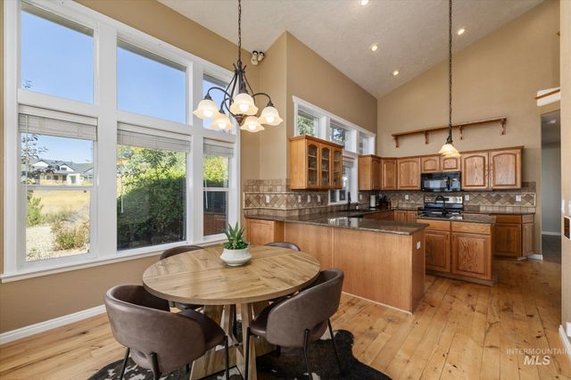 6491 N Hillsboro Pl, Boise, ID 83703