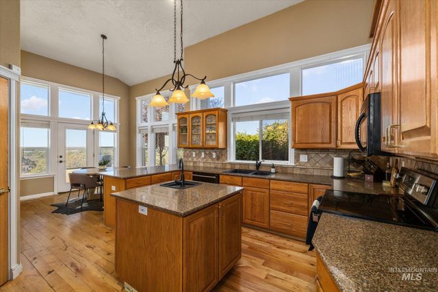 6491 N Hillsboro Pl, Boise, ID 83703
