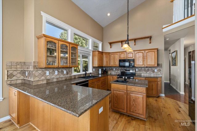 6491 N Hillsboro Pl, Boise, ID 83703