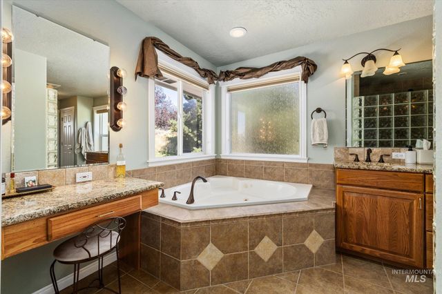 6491 N Hillsboro Pl, Boise, ID 83703