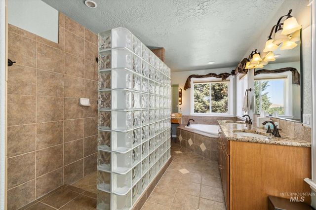6491 N Hillsboro Pl, Boise, ID 83703