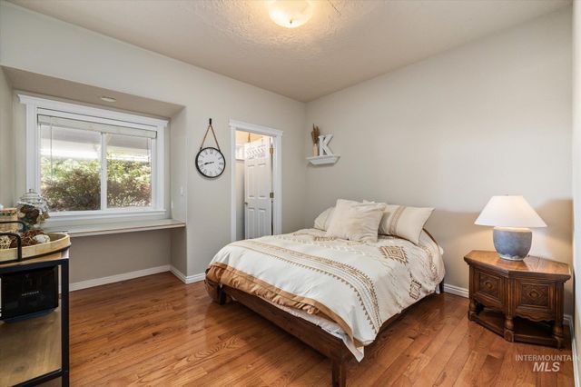 6491 N Hillsboro Pl, Boise, ID 83703