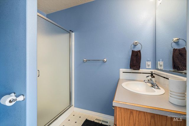 6491 N Hillsboro Pl, Boise, ID 83703