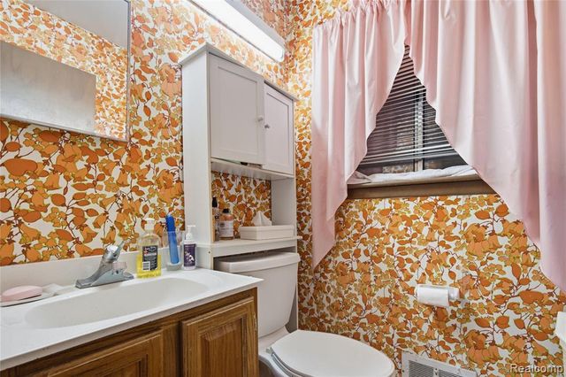 25760 Southwood Drive, Southfield, MI 48075