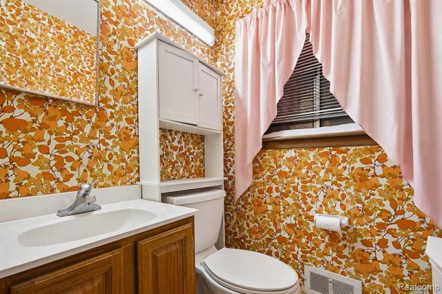 25760 Southwood Drive, Southfield, MI 48075
